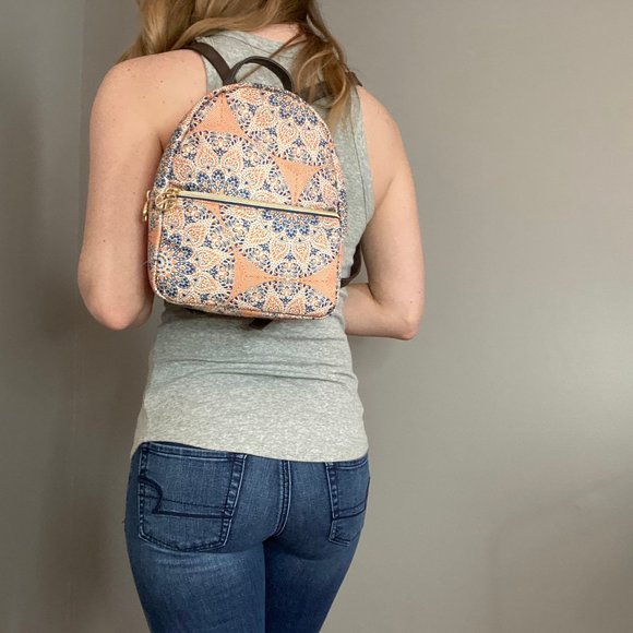 Mini Makeup Backpack - Picture 2 of 6